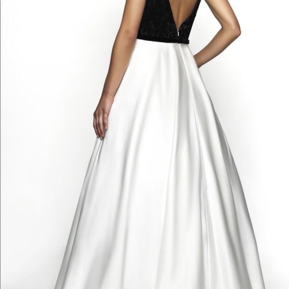 Black and white ball gown, size 12. - Picture 7 of 8